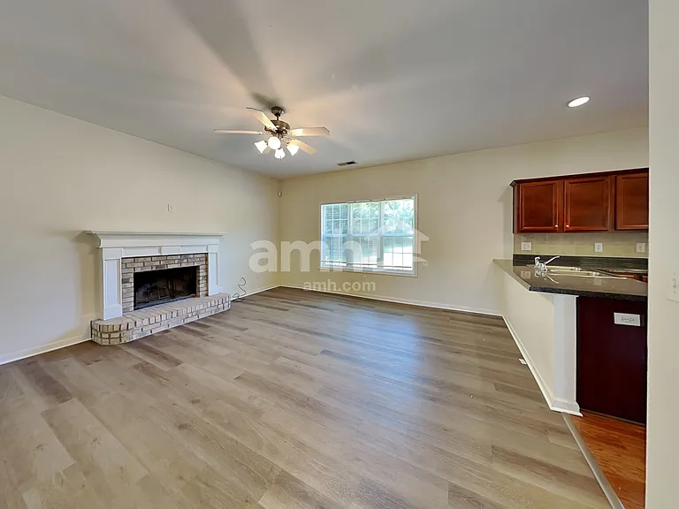35 Hampton Pl — Photo 9