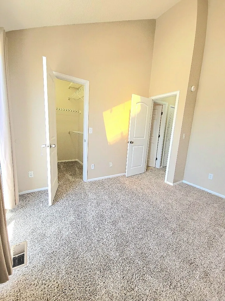 2 bed, 908 sqft, $1,700 — Photo 3