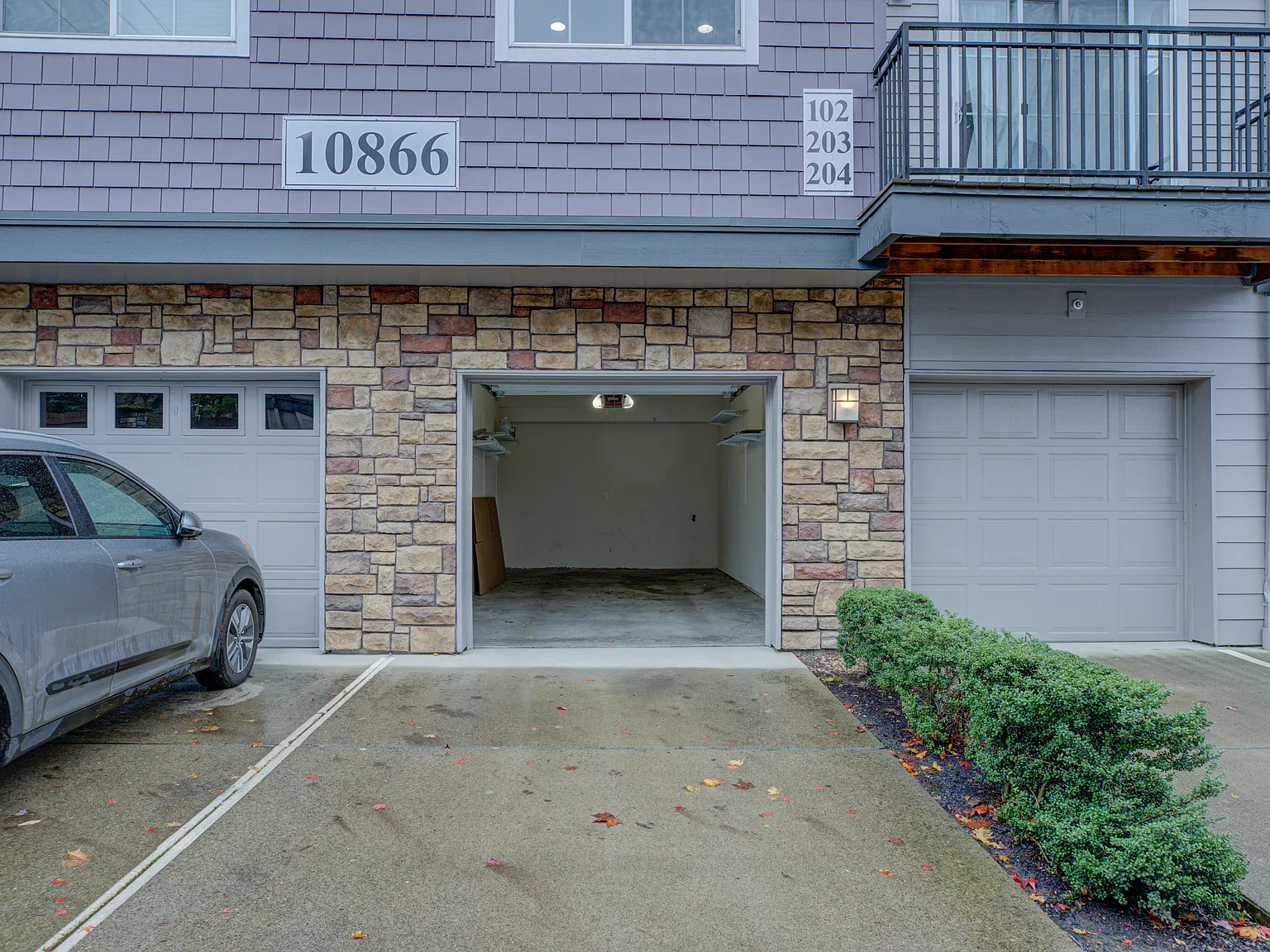 3 bed, 2.5 bath, 1600 sqft, $2,145 — Photo 2