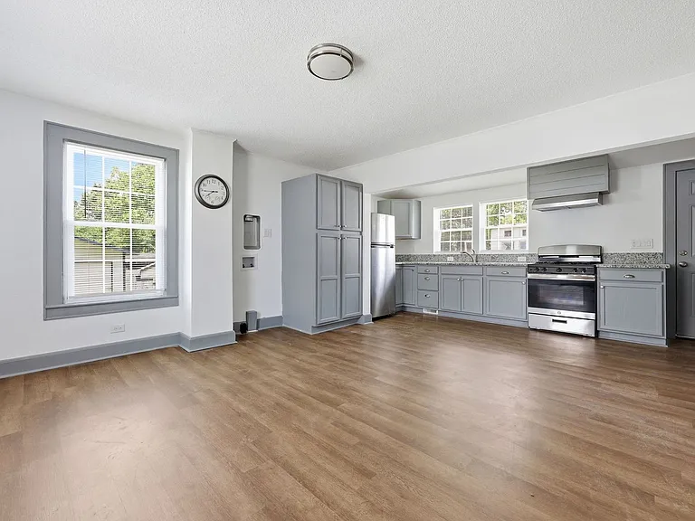204 E H St — Photo 18