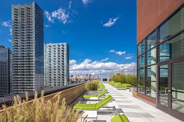 Rented by Luxury Apartments LIC | media 13