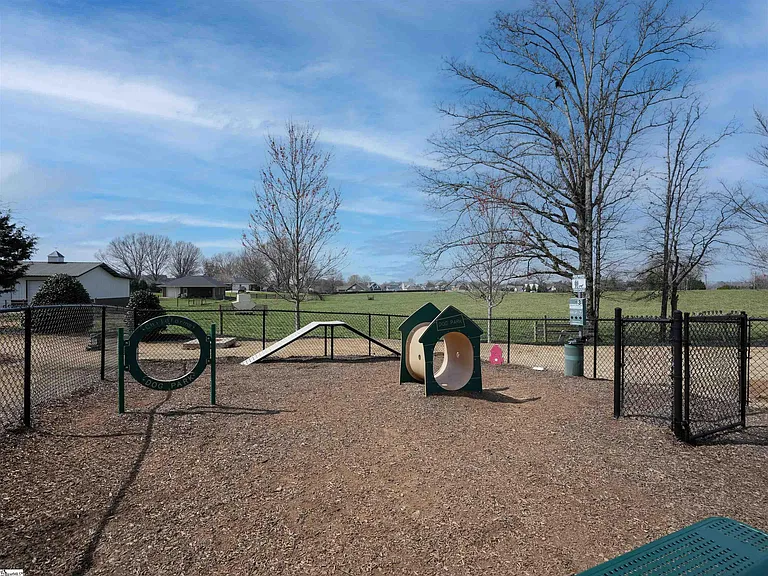 219 Hipps Crossing Dr — Photo 15