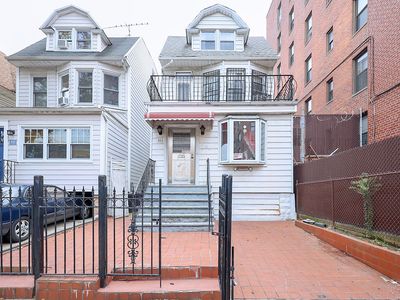 353 E 4th St, Brooklyn, NY, 11218