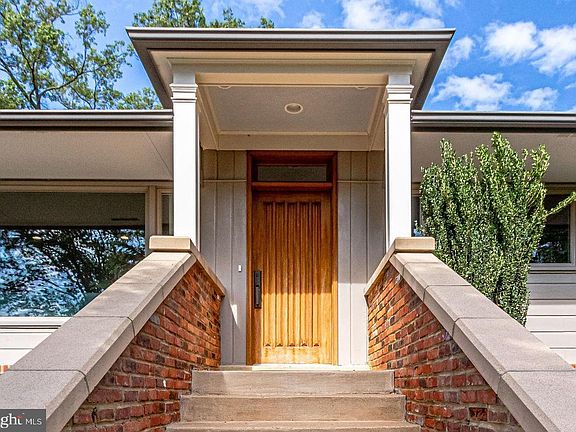 2nd image of 7014 Marguerite Ct