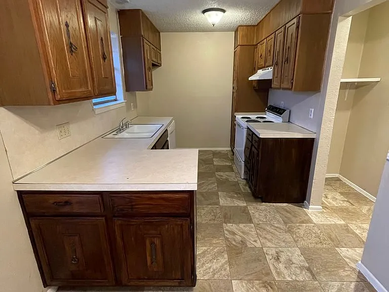 8623 Holiday Dr — Photo 5