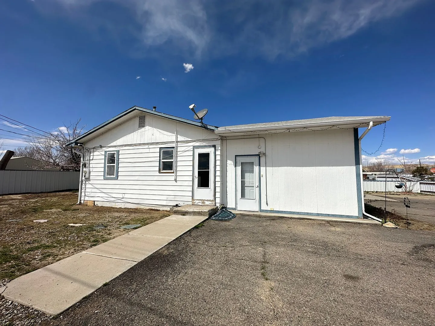 3 bedroom 2 bathroom house available in Farmington — Photo 2