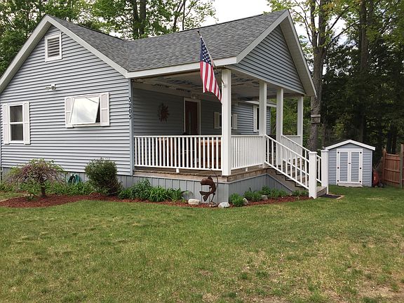 2nd image of 3205 Lincoln Dr NE
