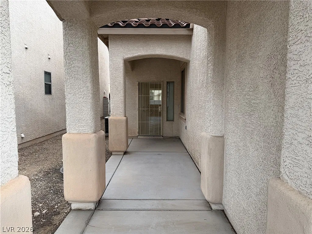 4 bed, 3.0 bath, 2859 sqft, $2,495 — Photo 2