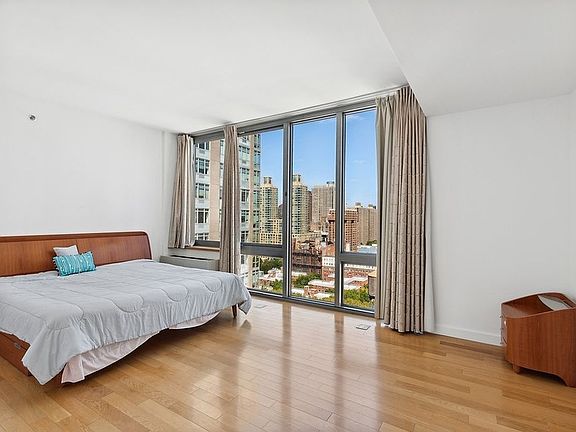5th image of 225 W 60th St #Ph1c