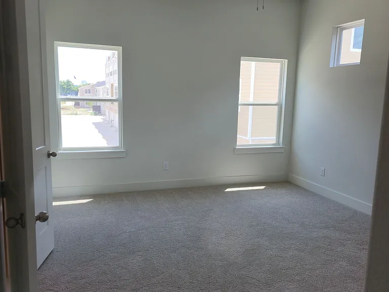808 Meadowcrest Dr — Photo 14