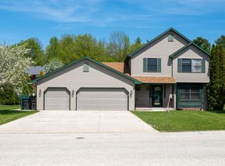 N6283 Woodland Meadows Dr, Sheboygan, WI 53083