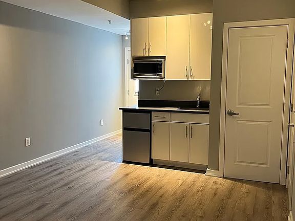 3rd image of 533 N Budd St #3B