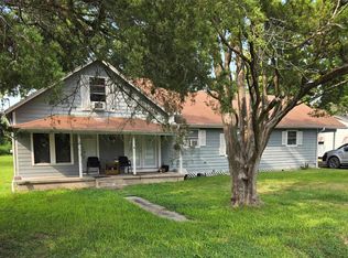 900 E Houston St, Highlands, TX 77562