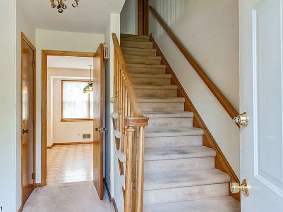 4th image of 504 Golf Links Dr