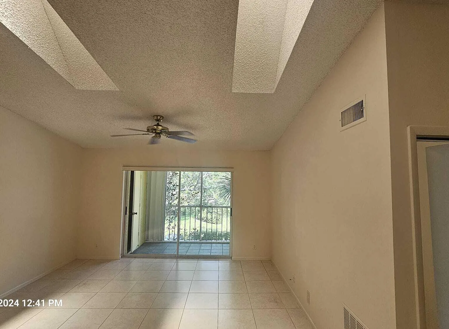 Studio, 1018 sqft, $1,750 — Photo 3