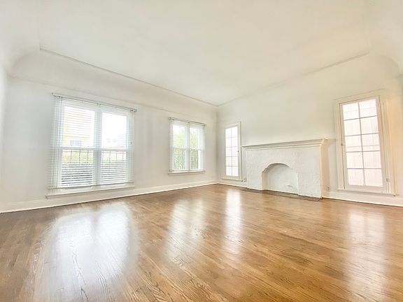 2nd image of 834 S Orange Grove Ave #3