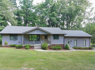 5211 Strawberry Lake Rd, Whitmore Lake, MI 48189