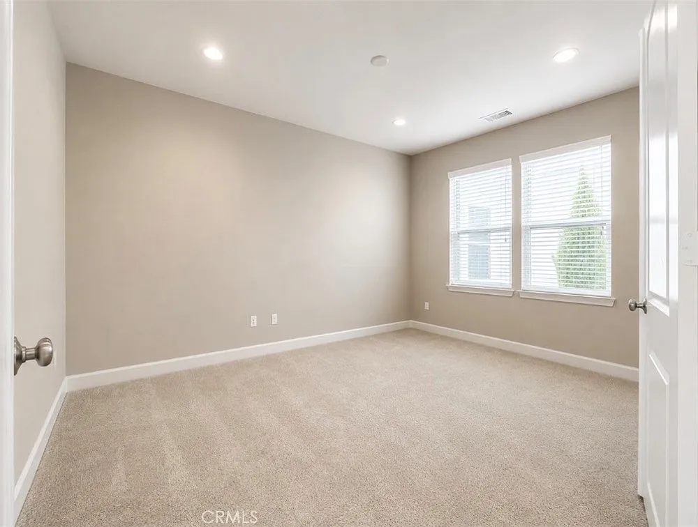 4 bed, 2.5 bath, 2700 sqft, $3,700 — Photo 3