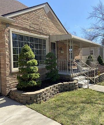 3rd image of 2477 Applewood Ave