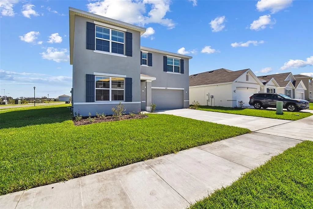 4 bed, 3.0 bath, 2371 sqft, $2,650 — Photo 2