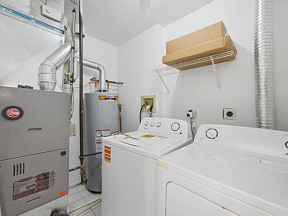 3rd image of 1035 Hidden Lake Dr