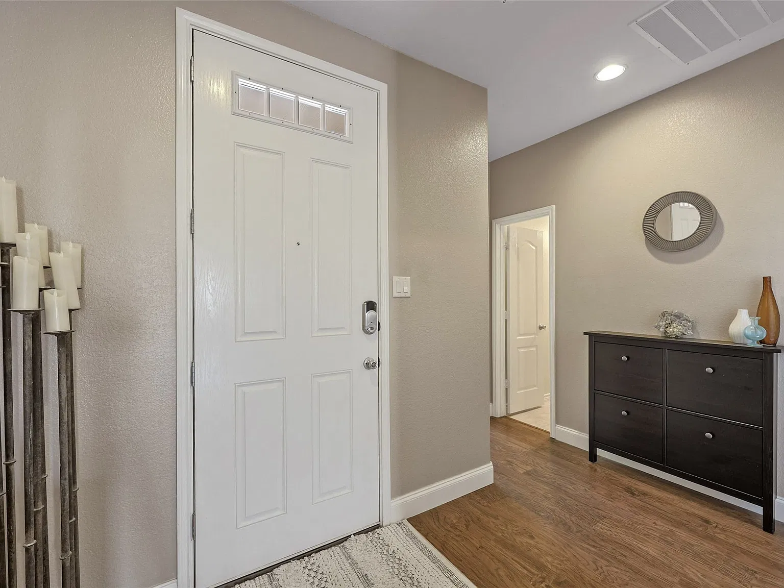 3 bed, 2.0 bath, 1904 sqft, $2,425 — Photo 4