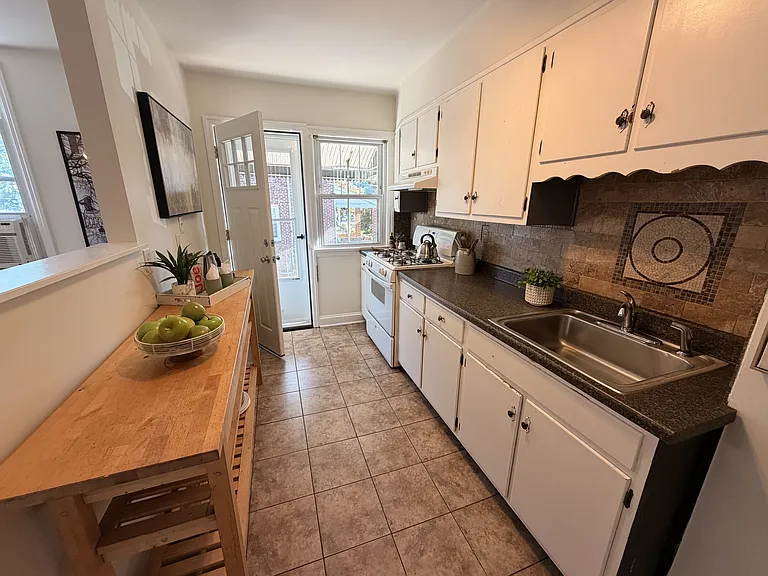 1720 Beech St — Photo 5