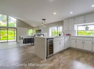 1202 Countrywood Ln, Vista, CA 92081