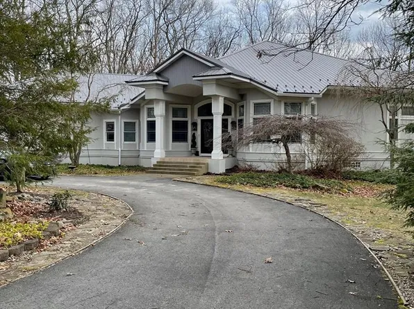 254 Evergreen Dr, Franklin, PA 16323