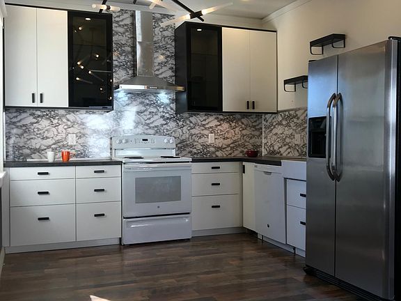 Kitchen 11'x10'