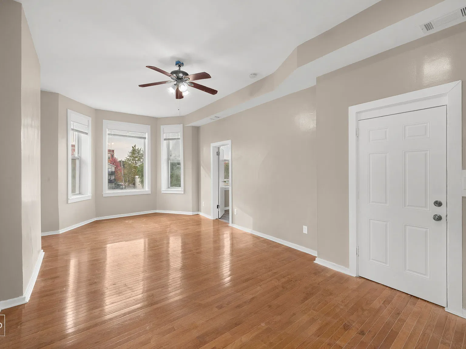4 bed, 1500 sqft, $2,200 — Photo 2