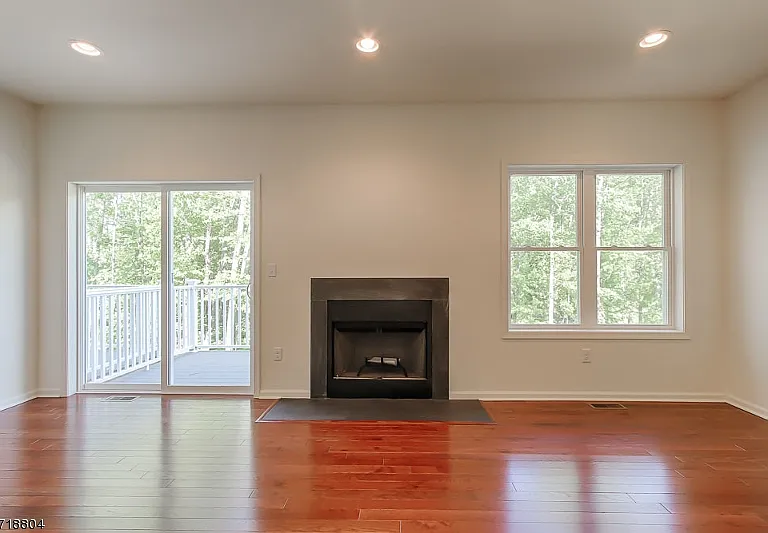 15 Decroce Ct — Photo 9
