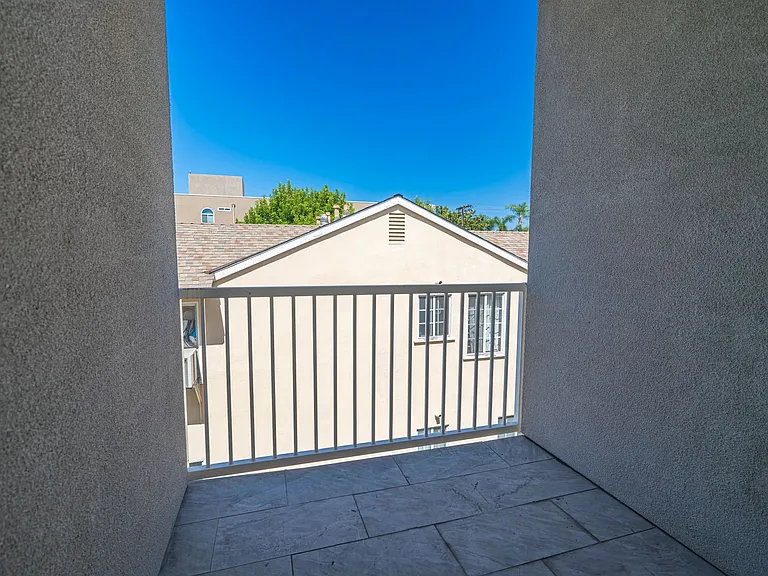 14550 Burbank Blvd #102 — Photo 16