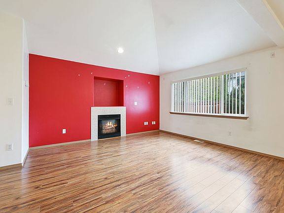 2nd image of 822 Rowland Dr SE