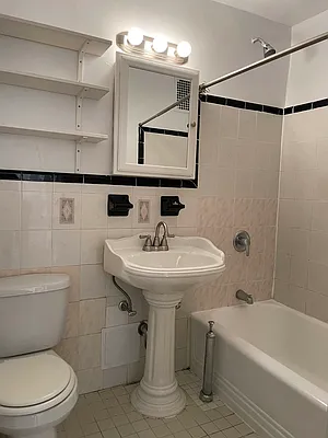Rented by Jonis Realty | media 7