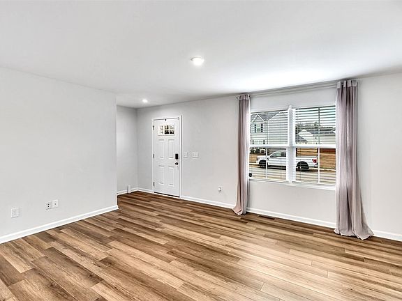 5th image of 150 Queens Mill Ct