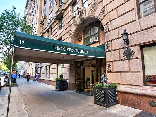 Sold by Sotheby's International Realty | media 6