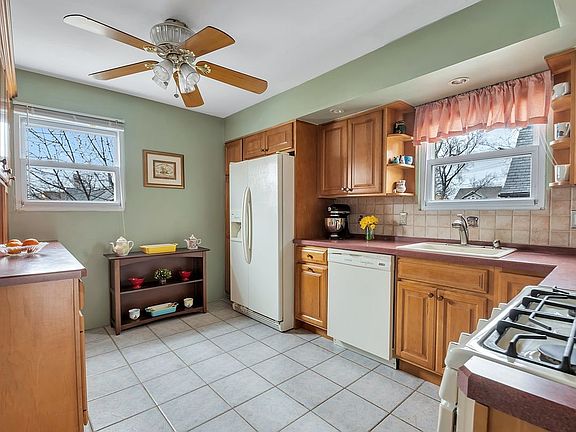 5th image of 216 Neal Dow Ave