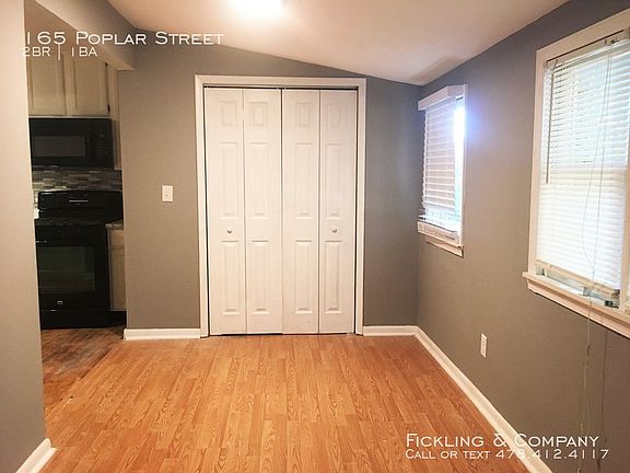 5th image of 165 Poplar St