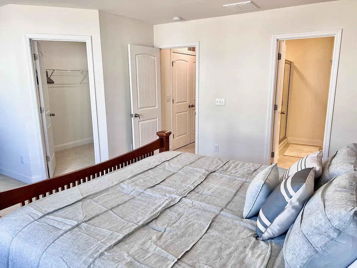 King size bed, walk in closet and ensuite bathroom near laundry. - Wethergate Dr