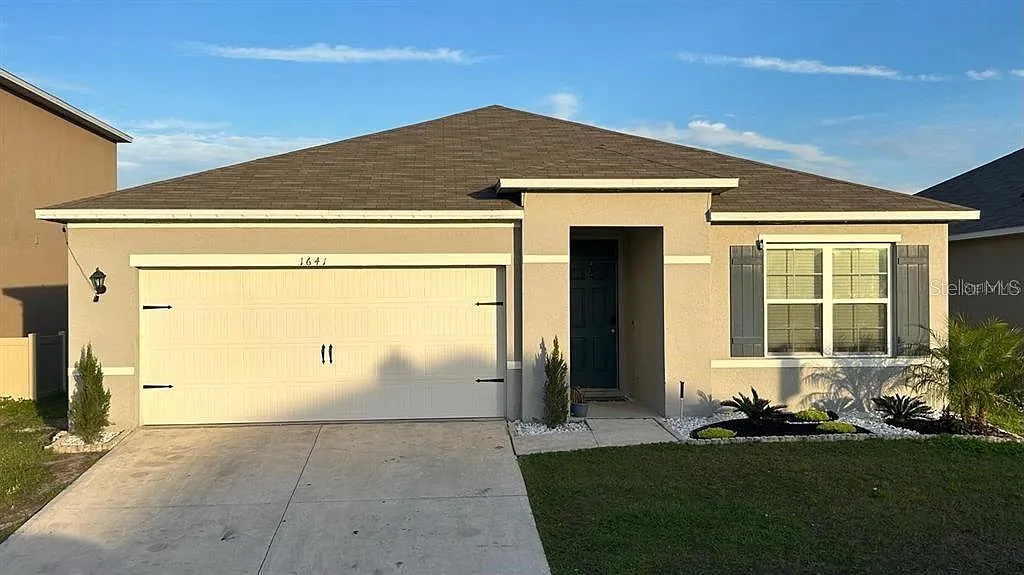 3 bed, 2.0 bath, 1690 sqft, $2,200 — Photo 1