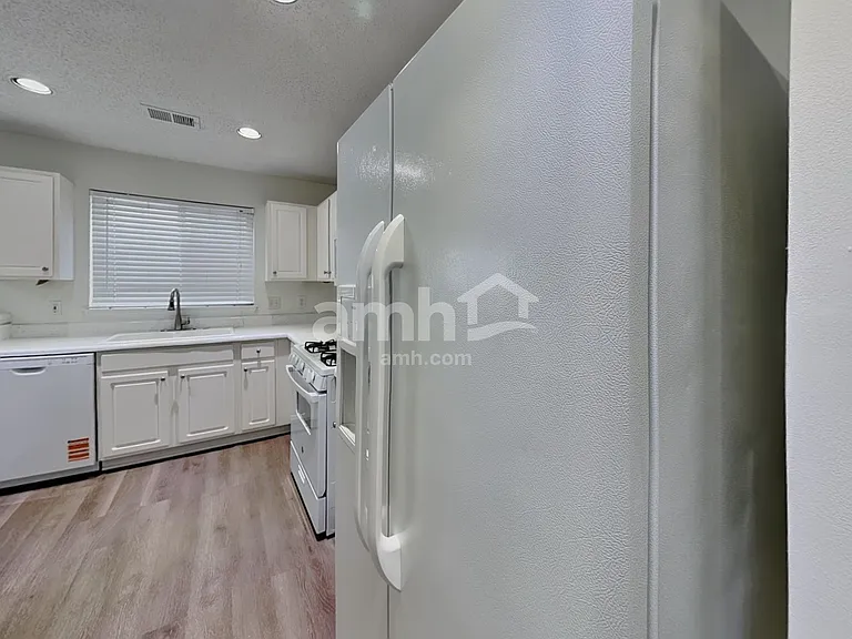 8914 Meadowmont View Dr — Photo 3