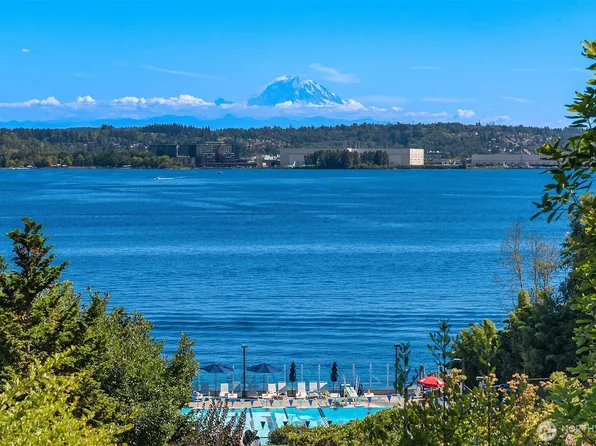 8340 Avalon Drive, Mercer Island, WA 98040