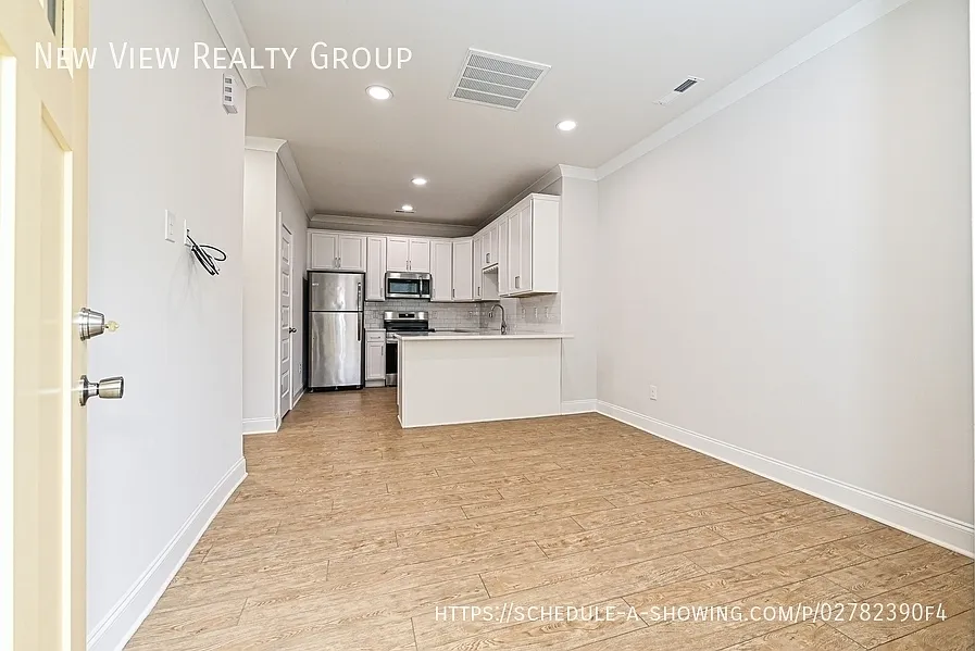 2 bed, 836 sqft, $1,550 — Photo 3