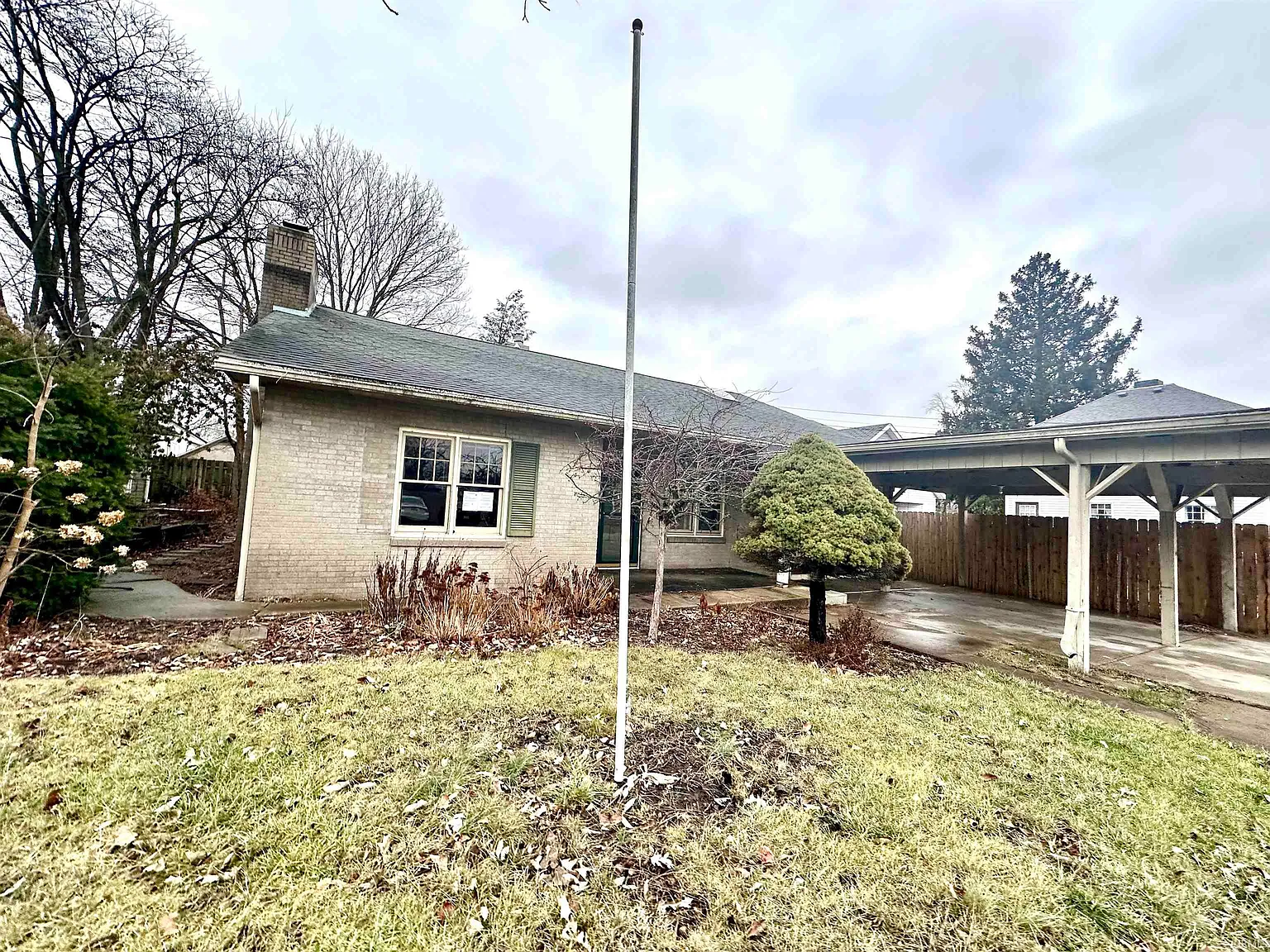 418 W John St photo 1