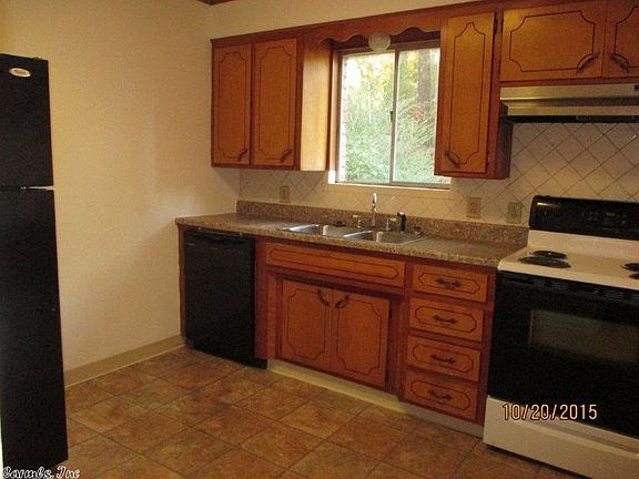 2nd image of 204 Dogwood St