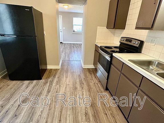 3rd image of 1033 Loretta Ave