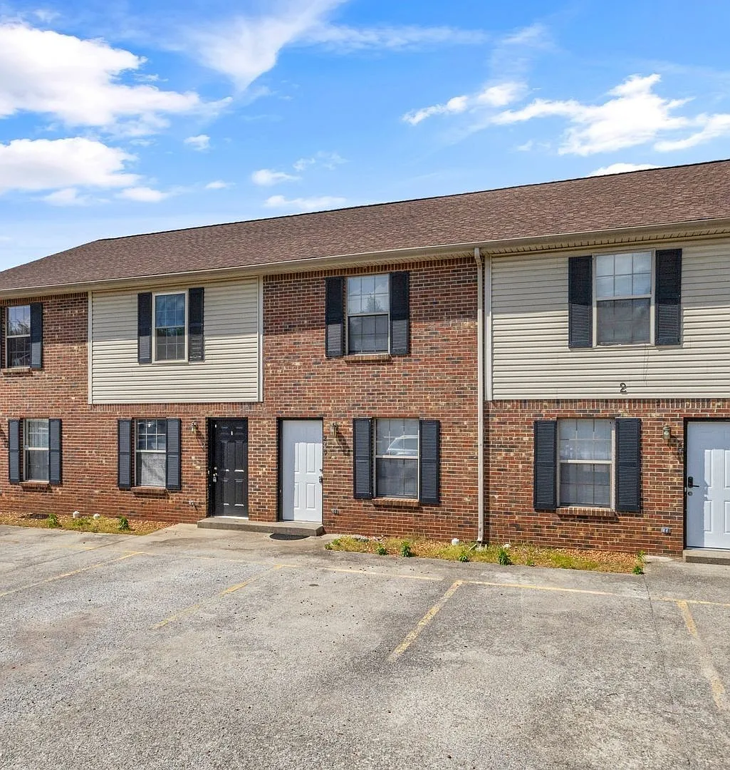 2 bed, 1.5 bath, 1000 sqft, $995 — Photo 1