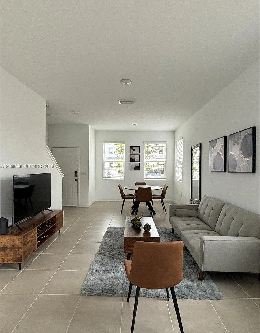 2 bed, 2.5 bath, $2,000 — Photo 4