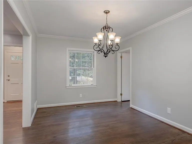 388 Lakemoore Dr NE — Photo 6